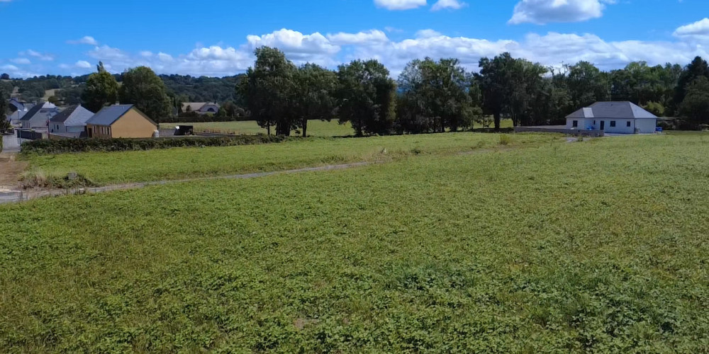 terrain à LAMARQUE PONTACQ (65380)